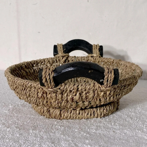 Woven Sea Grass Round Basket With Handles - Picture 5 of 8